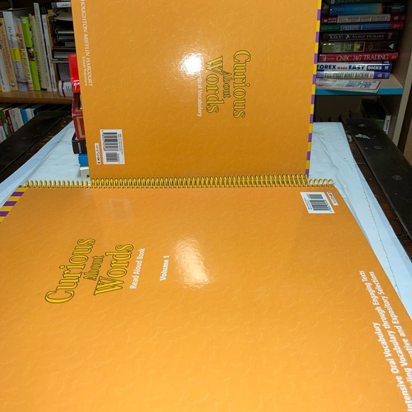 Houghton Mifflin Harcourt Curious about Words Read aloud Book & Teacher Manual - Picture 4 of 10